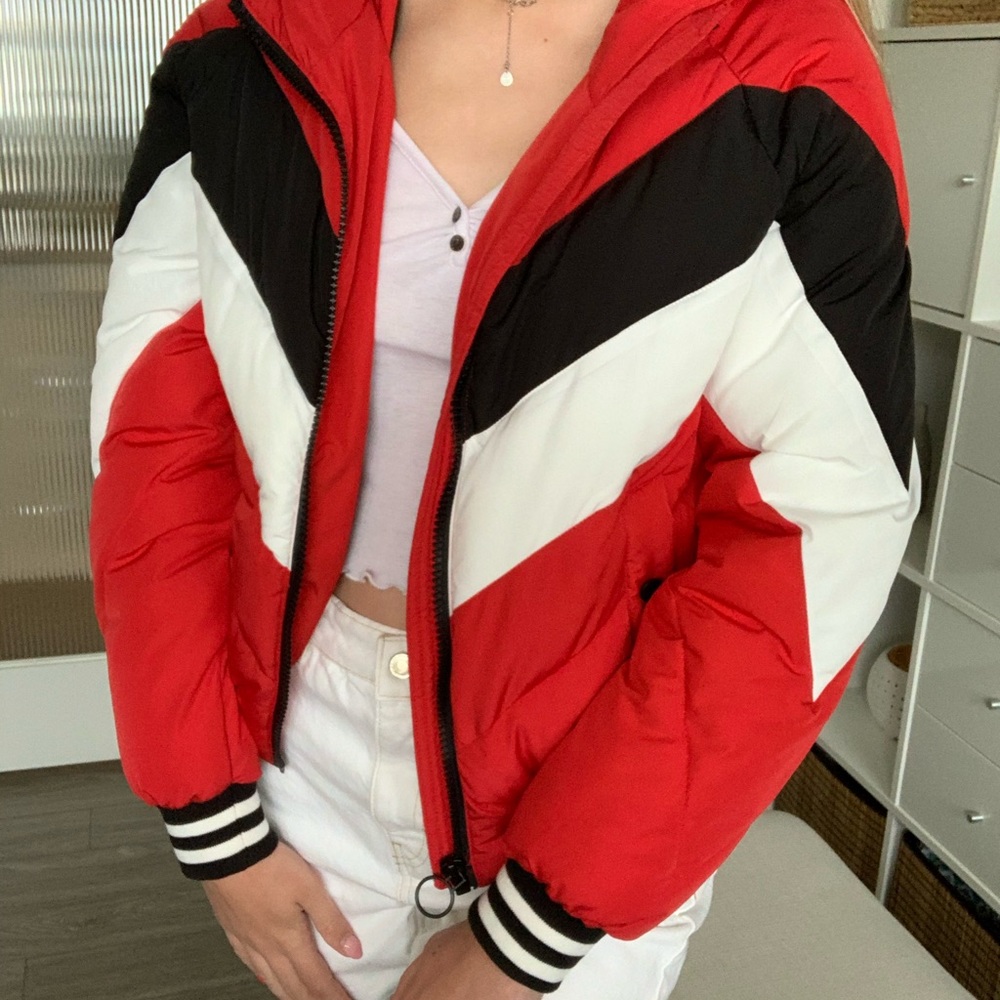 Guess Puffer Jacket NWT